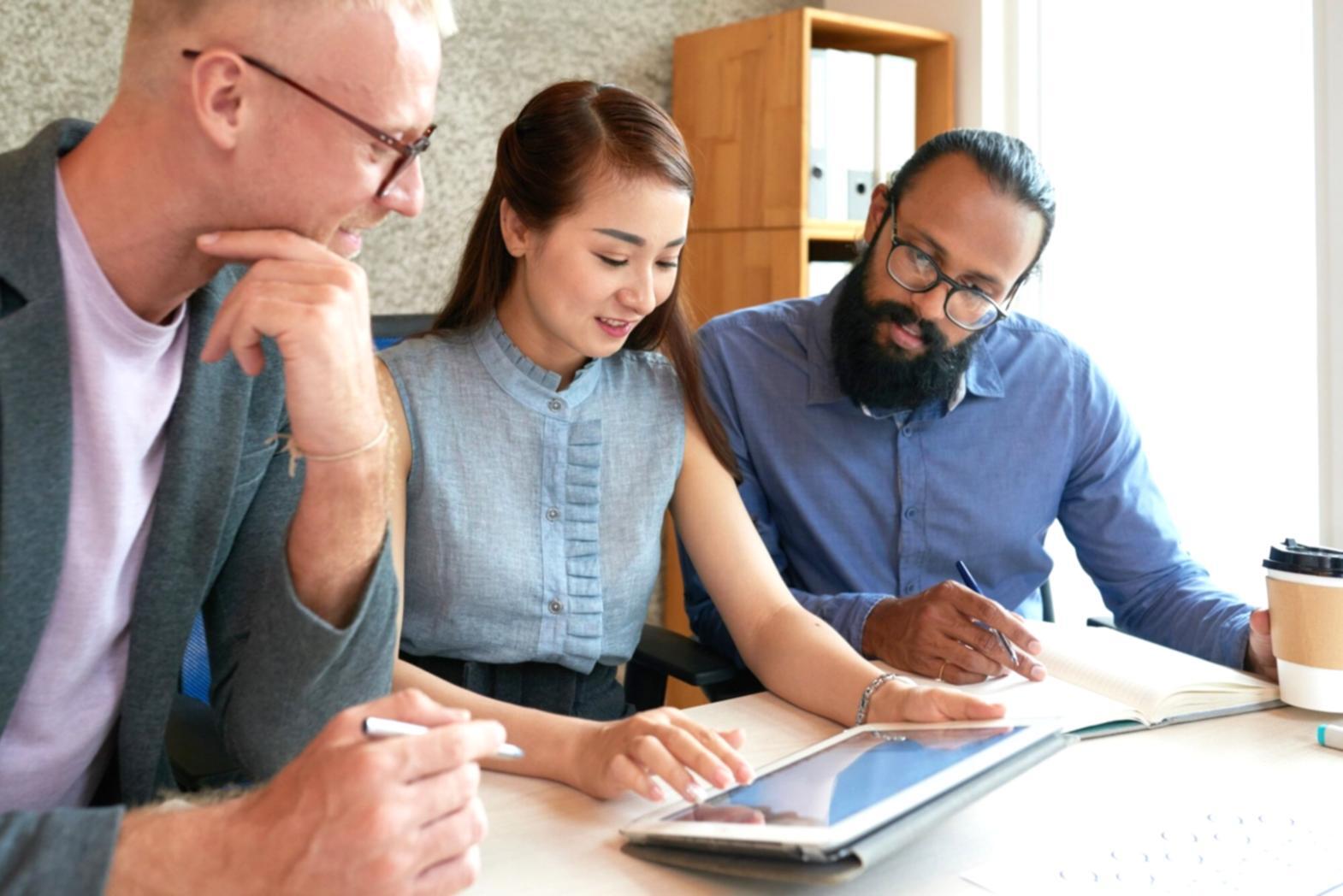 Akademik Almanca sınıfında interaktif ders aktivitesi